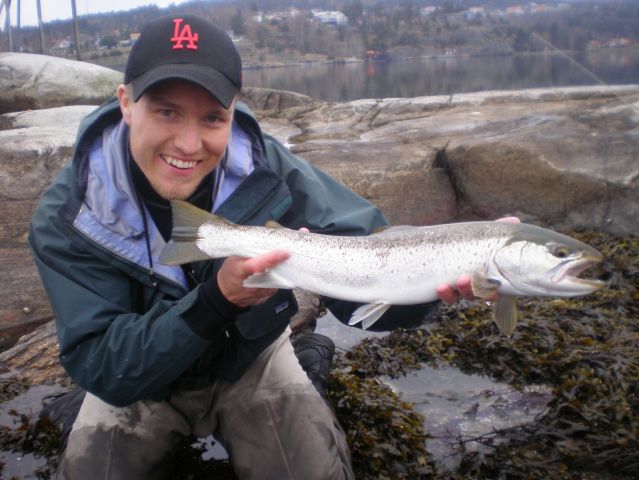 Hö 58 cm tagen på hembunden fluga vid namn White Devil :)