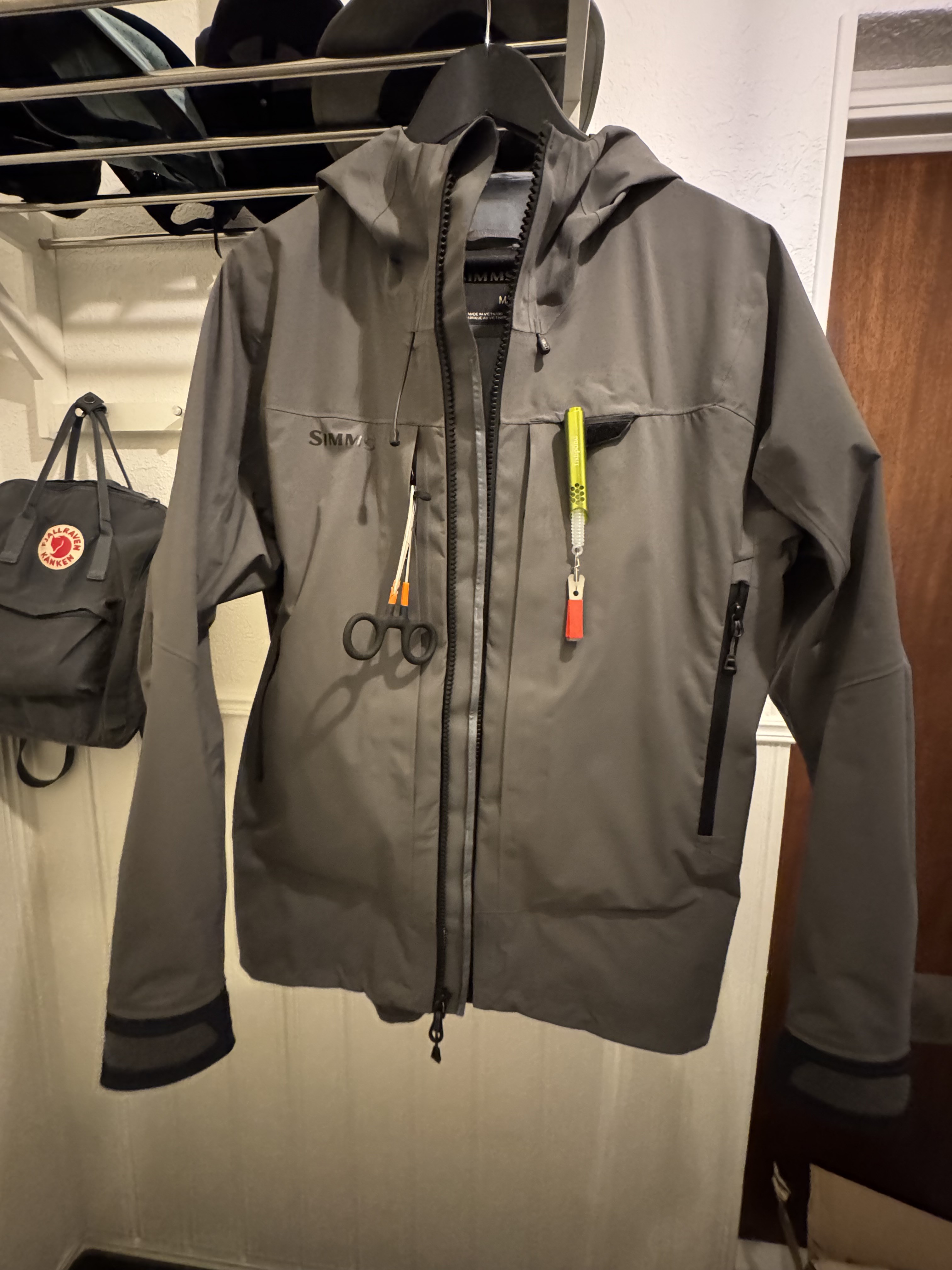 SIMMS G4 Medium Jacka mot Small
